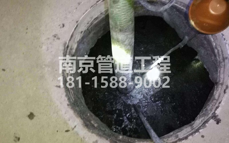216蓓蕾清理化粪池