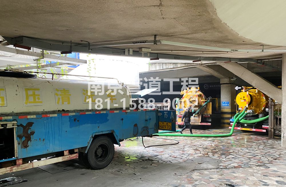 273蓓蕾商场地下室污水清理