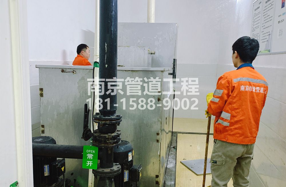 302蓓蕾隔油设备清洗